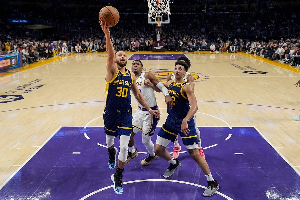 Trận đấu Warriors vs Lakers: Đồng hồ hỏng và tranh cãi về quyết định ghi điểm của LeBron James - 1313574014